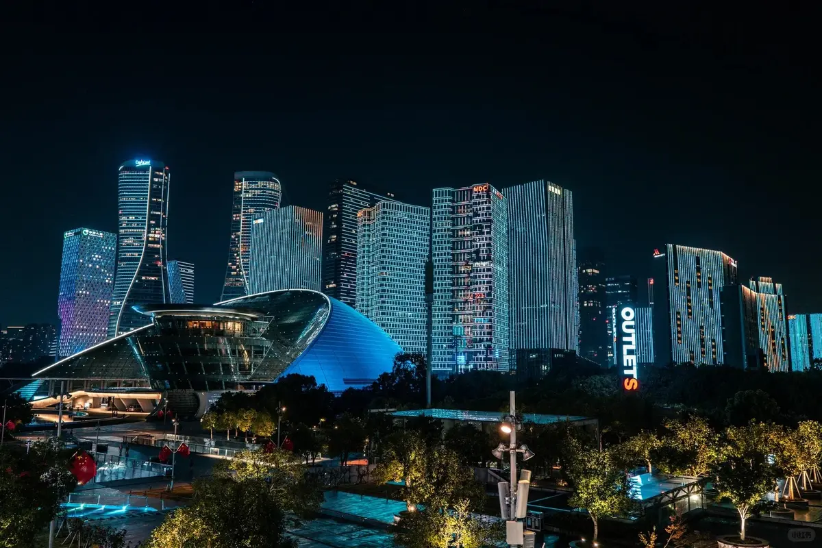 Qiantang River light show with illuminated skyline and fountains