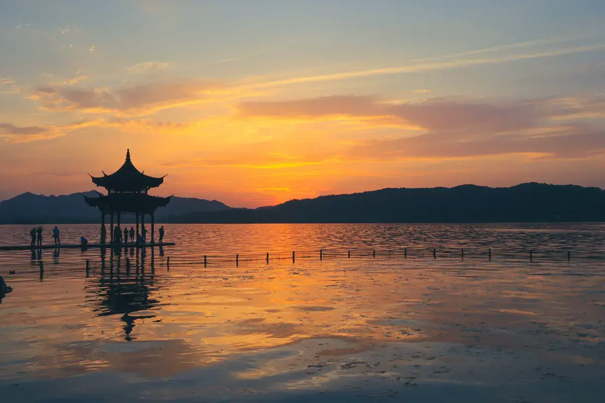 Leifeng Pagoda at sunset